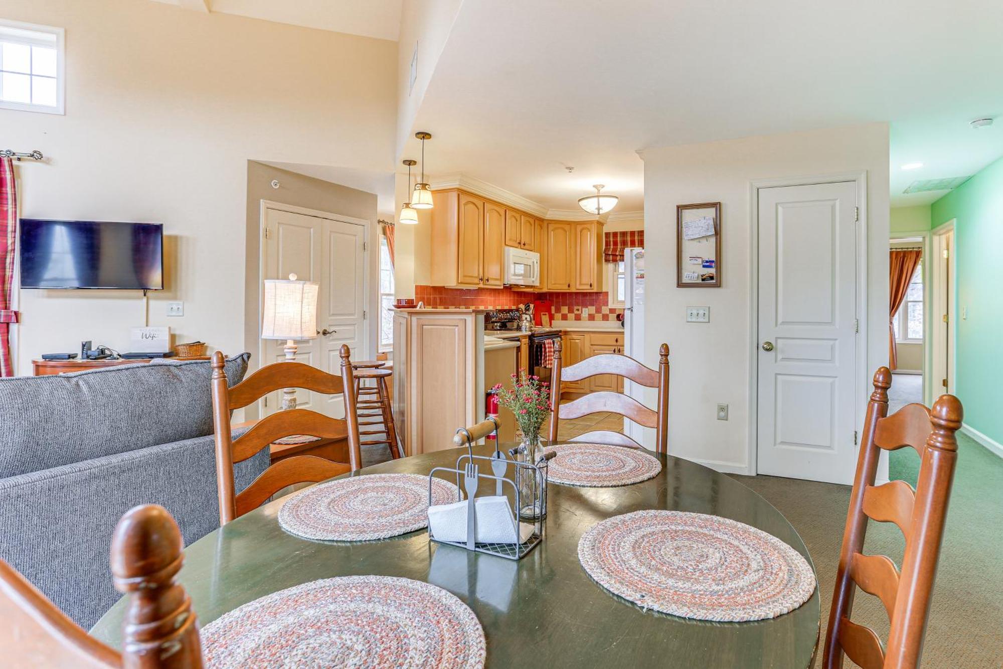 Spacious Condo With View Less Than 1 Mi To Mtn Creek Resort! Vernon Eksteriør bilde